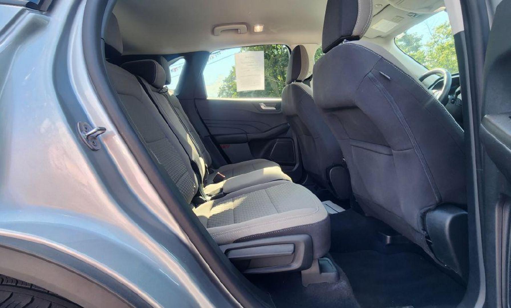 2021 SILVER FORD ESCAPE SE - 4WD (1FMCU9G64MU) with an 1.5L engine, Automatic transmission, located at 101 S. Halleck St., DeMotte, 46310, (219) 987-2922, 41.202343, -87.198189 - Photo#6