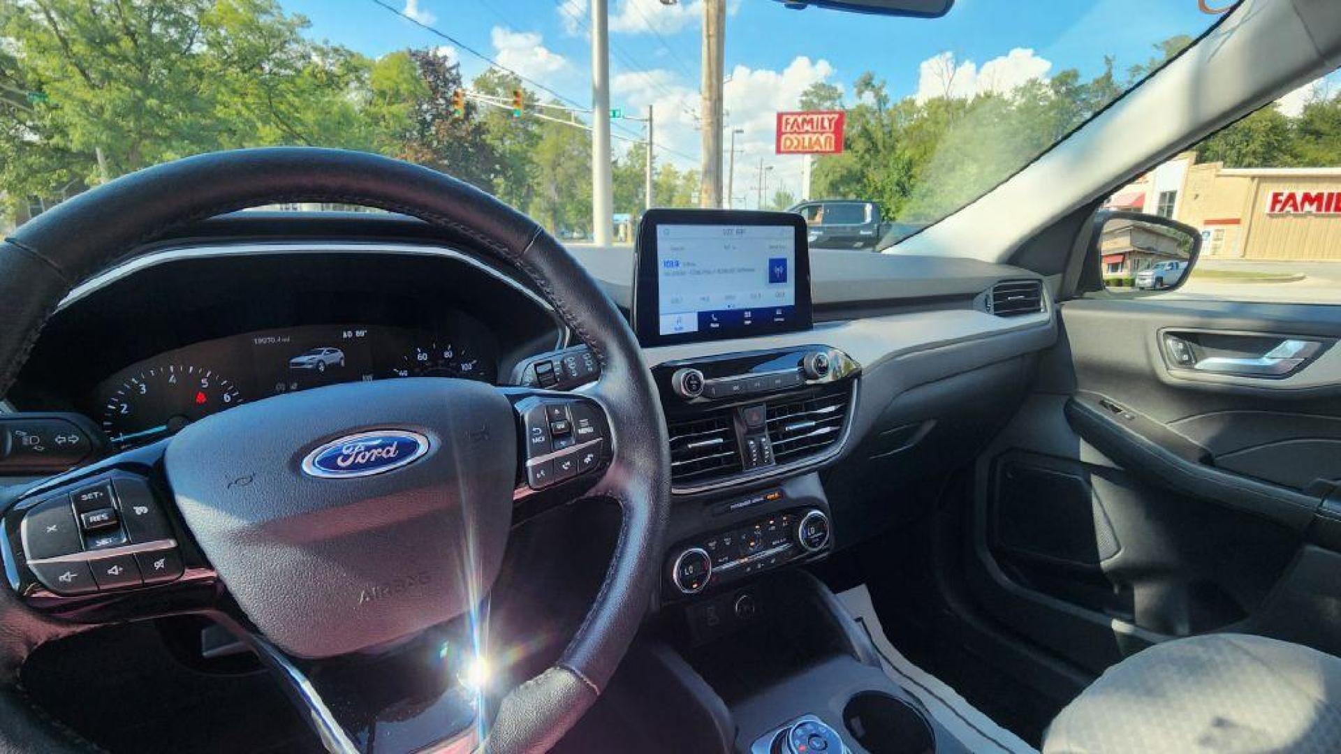 2021 SILVER FORD ESCAPE SE - 4WD (1FMCU9G64MU) with an 1.5L engine, Automatic transmission, located at 101 S. Halleck St., DeMotte, 46310, (219) 987-2922, 41.202343, -87.198189 - Photo#8