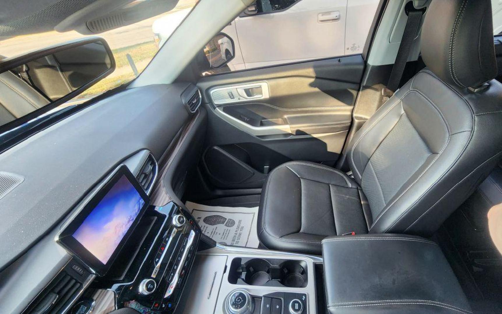 2022 BLUE FORD EXPLORER LIMITED -4WD (1FMSK8FHXNG) with an 2.3L engine, Automatic transmission, located at 101 S. Halleck St., DeMotte, 46310, (219) 987-2922, 41.202343, -87.198189 - Photo#9