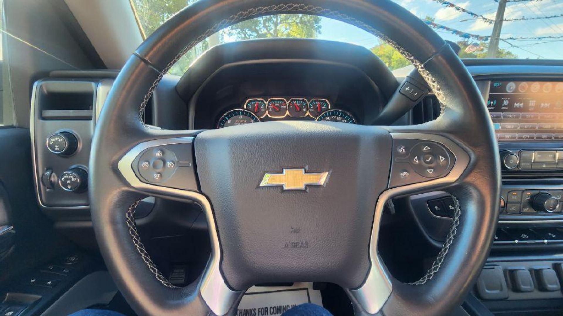 2017 SILVER CHEVROLET SILVERADO 1500 LT - 4WD (1GCVKREC1HZ) with an 5.3L engine, Automatic transmission, located at 101 S. Halleck St., DeMotte, 46310, (219) 987-2922, 41.202343, -87.198189 - Photo#13