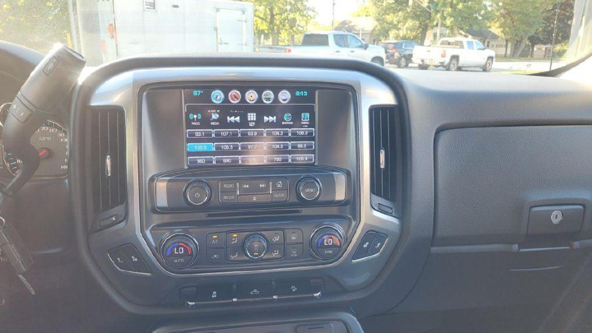 2017 SILVER CHEVROLET SILVERADO 1500 LT - 4WD (1GCVKREC1HZ) with an 5.3L engine, Automatic transmission, located at 101 S. Halleck St., DeMotte, 46310, (219) 987-2922, 41.202343, -87.198189 - Photo#16