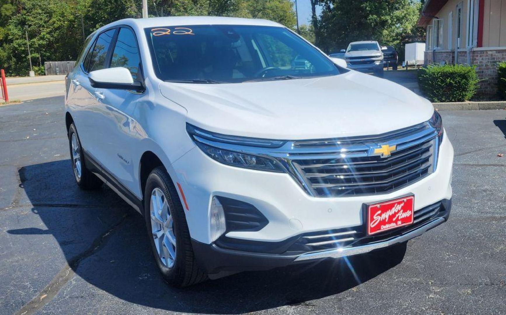 2022 WHITE CHEVROLET EQUINOX LT - AWD (3GNAXUEV6NL) with an 1.5L engine, Automatic transmission, located at 101 S. Halleck St., DeMotte, 46310, (219) 987-2922, 41.202343, -87.198189 - Photo#1