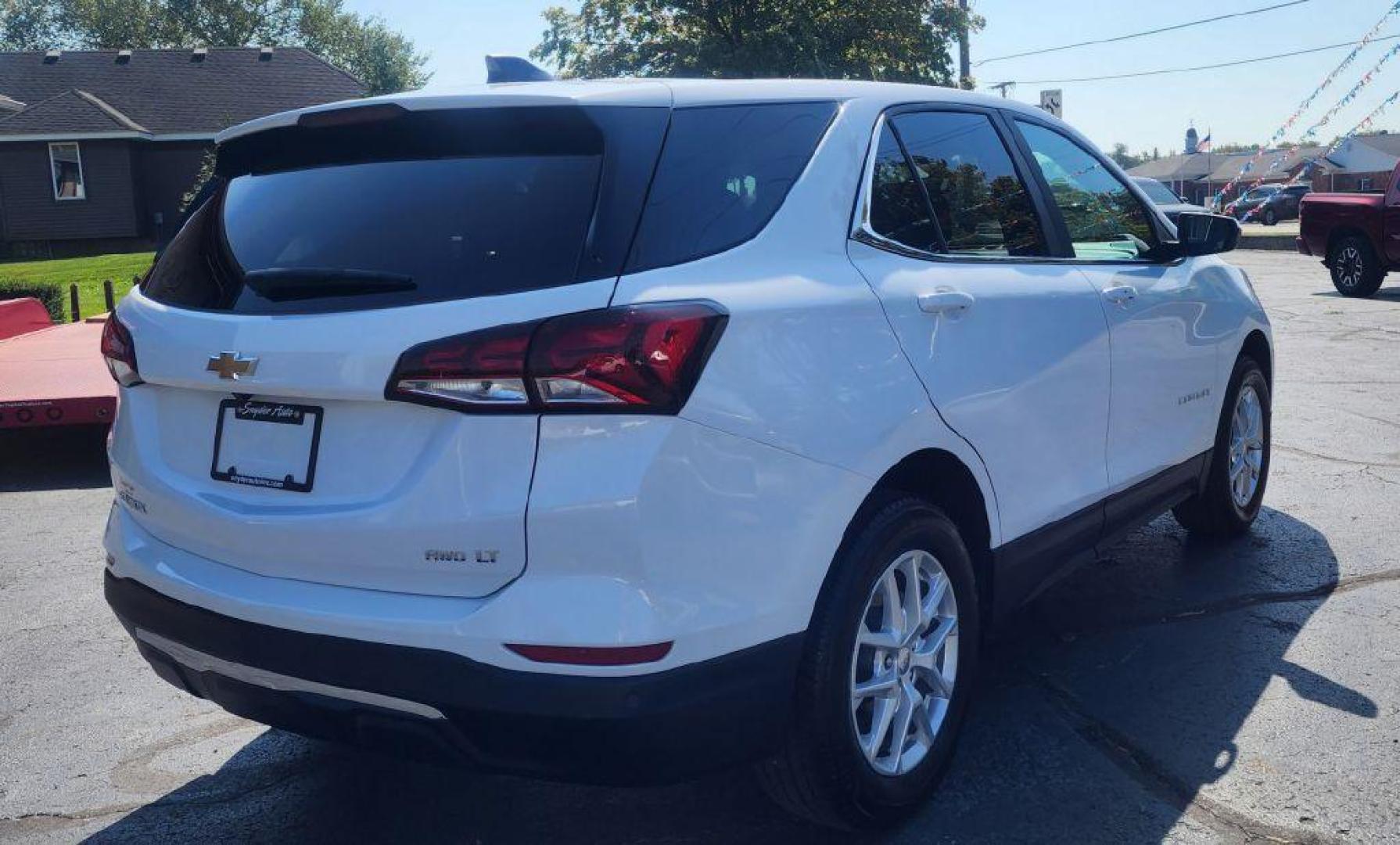 2022 WHITE CHEVROLET EQUINOX LT - AWD (3GNAXUEV6NL) with an 1.5L engine, Automatic transmission, located at 101 S. Halleck St., DeMotte, 46310, (219) 987-2922, 41.202343, -87.198189 - Photo#2