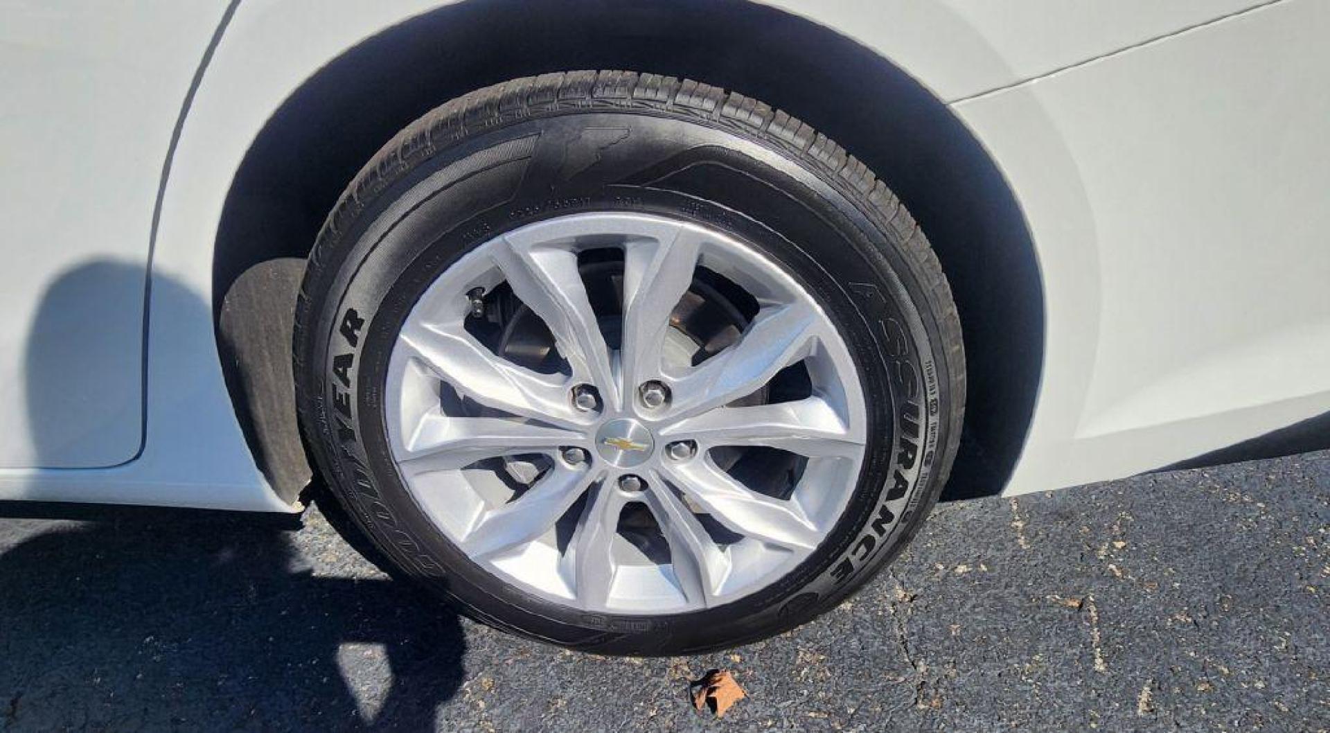 2023 WHITE CHEVROLET MALIBU LT - FWD (1G1ZD5ST4PF) with an 1.5L engine, Continuously Variable transmission, located at 101 S. Halleck St., DeMotte, 46310, (219) 987-2922, 41.202343, -87.198189 - Photo#19