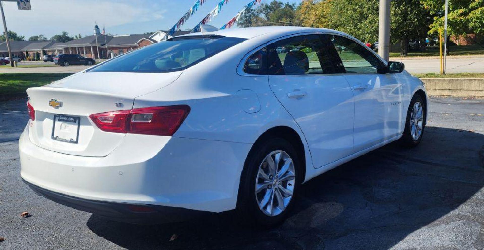 2023 WHITE CHEVROLET MALIBU LT - FWD (1G1ZD5ST4PF) with an 1.5L engine, Continuously Variable transmission, located at 101 S. Halleck St., DeMotte, 46310, (219) 987-2922, 41.202343, -87.198189 - Photo#2