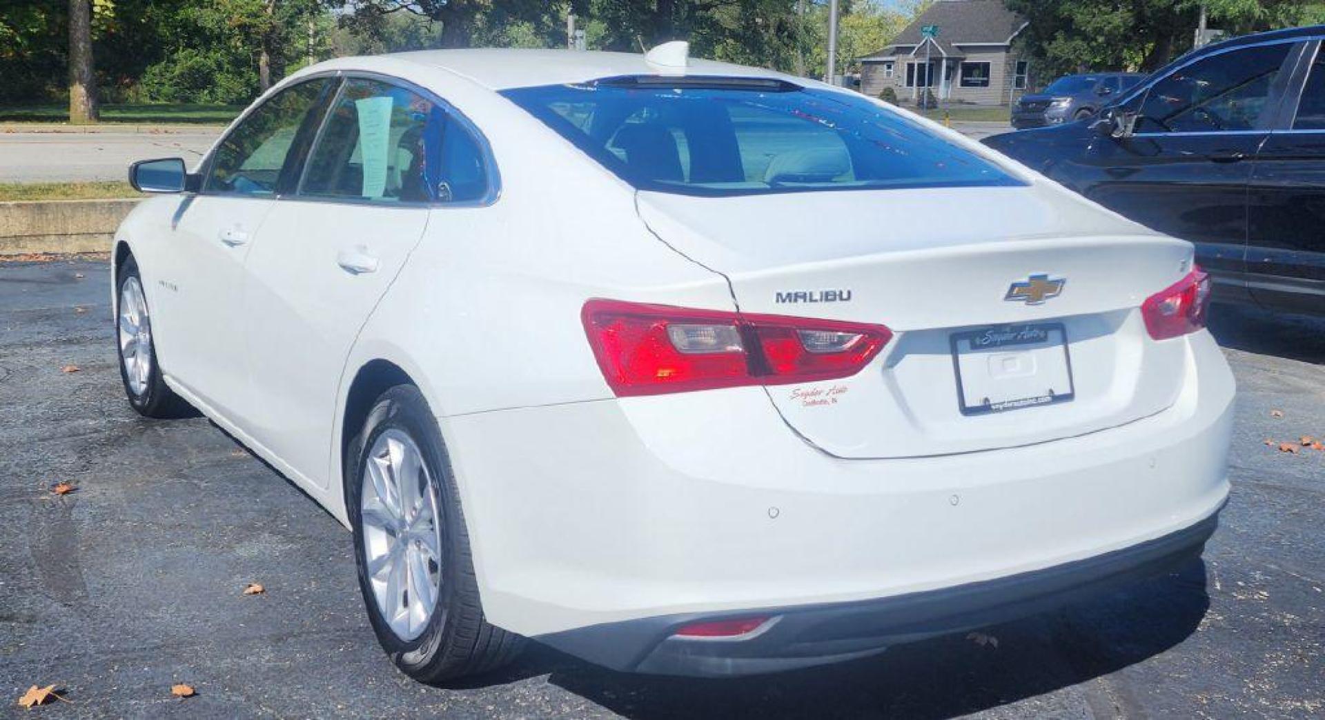 2023 WHITE CHEVROLET MALIBU LT - FWD (1G1ZD5ST4PF) with an 1.5L engine, Continuously Variable transmission, located at 101 S. Halleck St., DeMotte, 46310, (219) 987-2922, 41.202343, -87.198189 - Photo#3