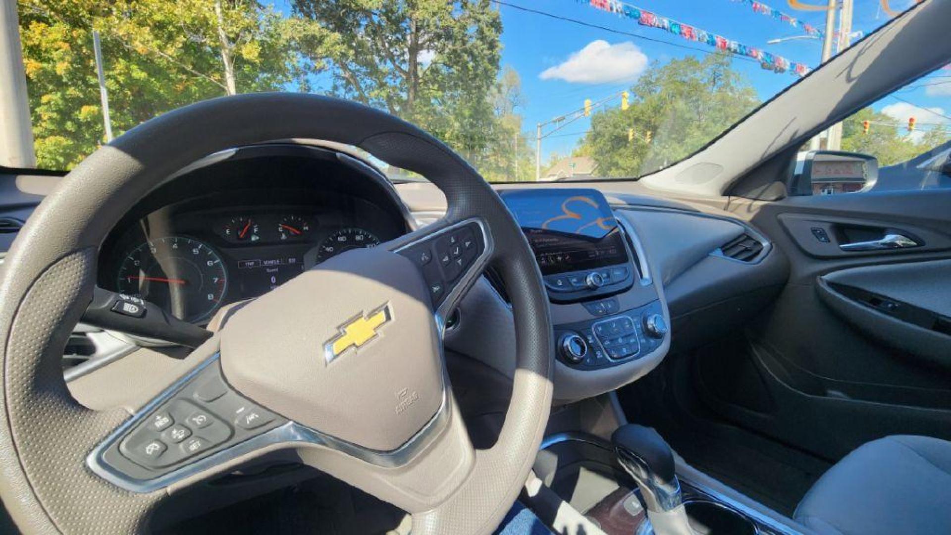 2023 WHITE CHEVROLET MALIBU LT - FWD (1G1ZD5ST4PF) with an 1.5L engine, Continuously Variable transmission, located at 101 S. Halleck St., DeMotte, 46310, (219) 987-2922, 41.202343, -87.198189 - Photo#8