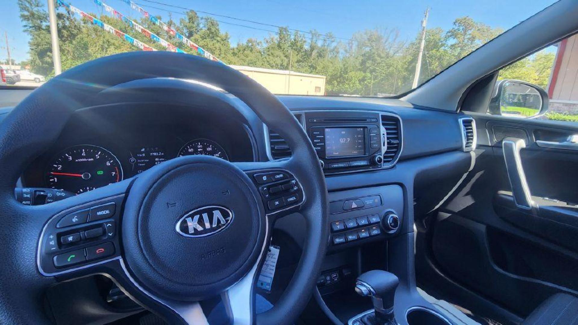 2018 SILVER KIA SPORTAGE LX - AWD (KNDPMCAC3J7) with an 2.4L engine, Automatic transmission, located at 101 S. Halleck St., DeMotte, 46310, (219) 987-2922, 41.202343, -87.198189 - Photo#8