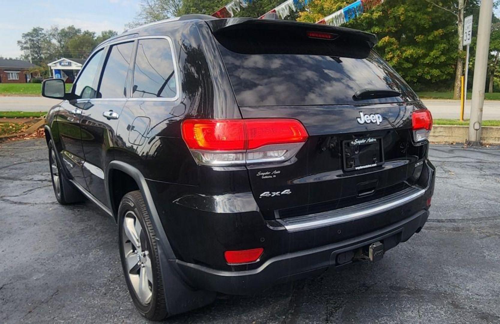 2015 BLACK JEEP GRAND CHEROKEE LIMITED - 4WD (1C4RJFBG0FC) with an 3.6L engine, Automatic transmission, located at 101 S. Halleck St., DeMotte, 46310, (219) 987-2922, 41.202343, -87.198189 - Photo#3