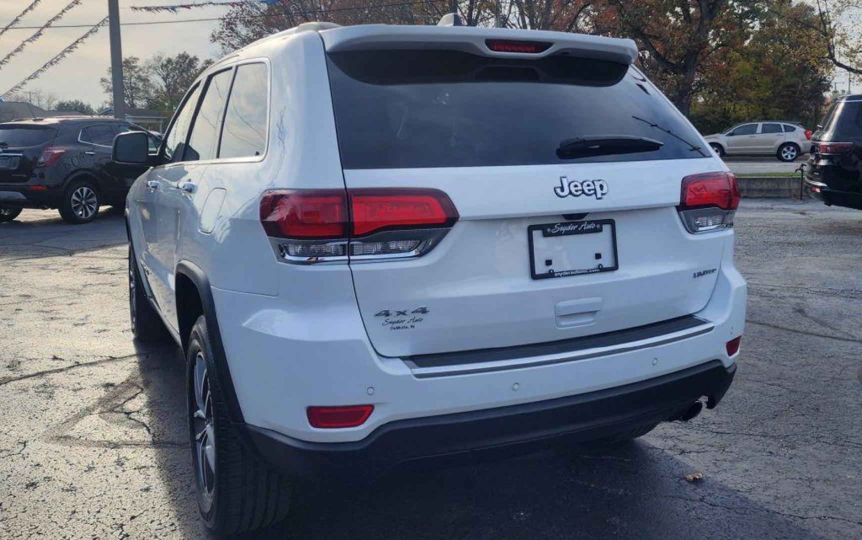 2021 WHITE JEEP GRAND CHEROKEE LIMITED - 4WD (1C4RJFBG9MC) with an 3.6L engine, Automatic transmission, located at 101 S. Halleck St., DeMotte, 46310, (219) 987-2922, 41.202343, -87.198189 - Photo#3