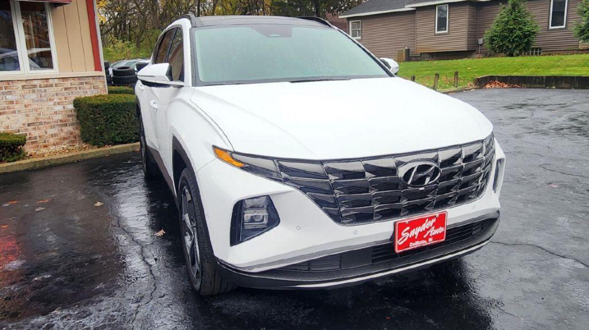 2024 WHITE HYUNDAI TUCSON LIMITED - AWD (5NMJECDE0RH) with an 2.5L engine, Automatic transmission, located at 101 S. Halleck St., DeMotte, 46310, (219) 987-2922, 41.202343, -87.198189 - Photo#1