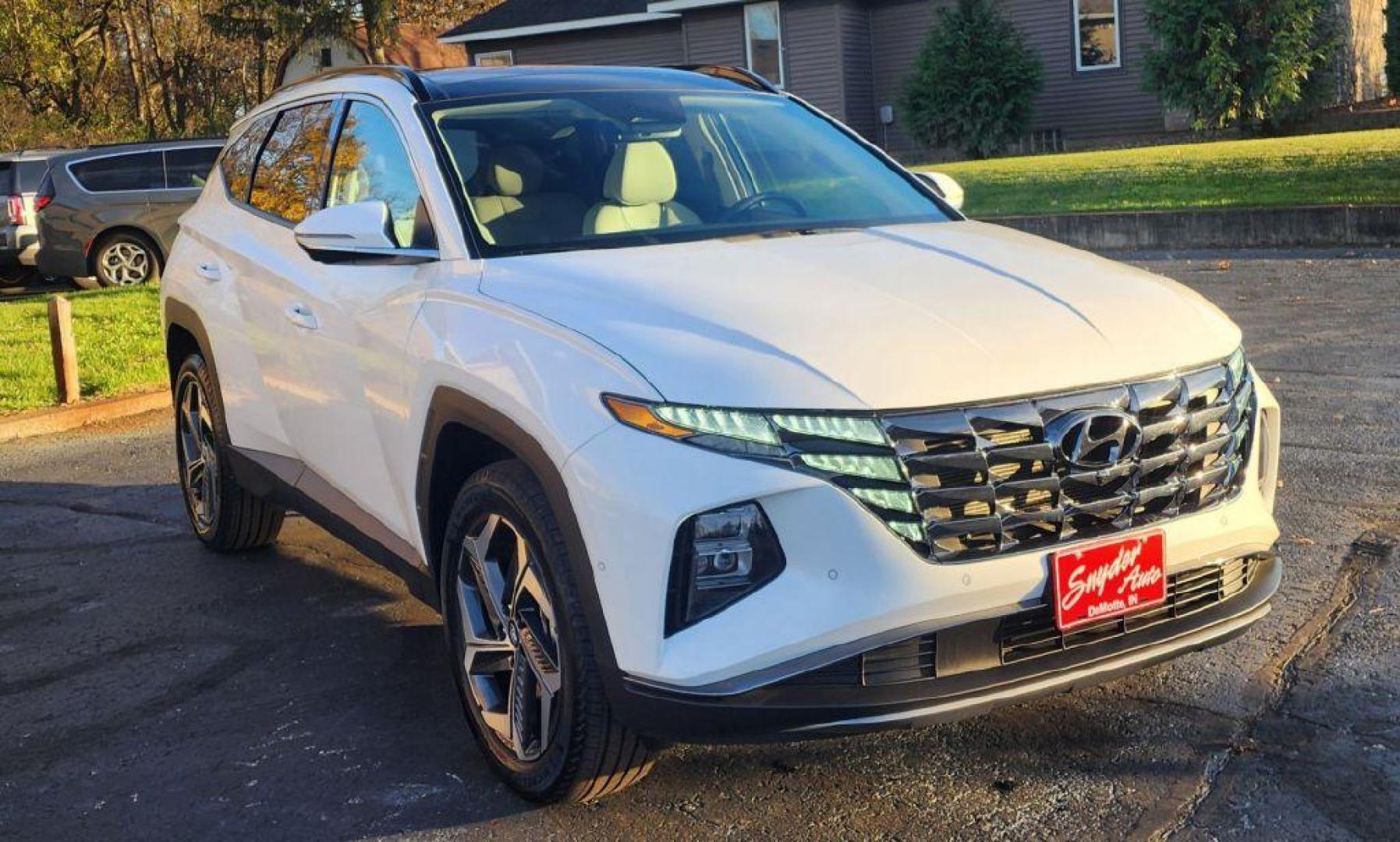 2024 WHITE HYUNDAI TUCSON LIMITED - AWD (5NMJECDE0RH) with an 2.5L engine, Automatic transmission, located at 101 S. Halleck St., DeMotte, 46310, (219) 987-2922, 41.202343, -87.198189 - Photo#2