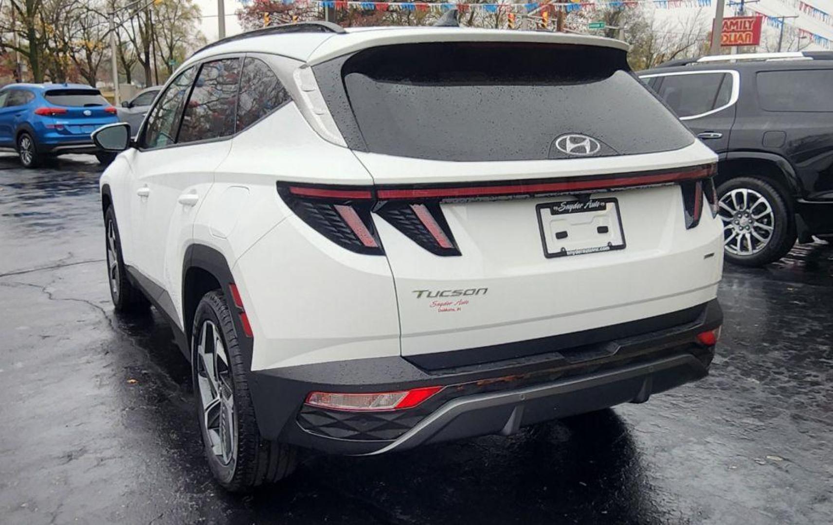 2024 WHITE HYUNDAI TUCSON LIMITED - AWD (5NMJECDE0RH) with an 2.5L engine, Automatic transmission, located at 101 S. Halleck St., DeMotte, 46310, (219) 987-2922, 41.202343, -87.198189 - Photo#5