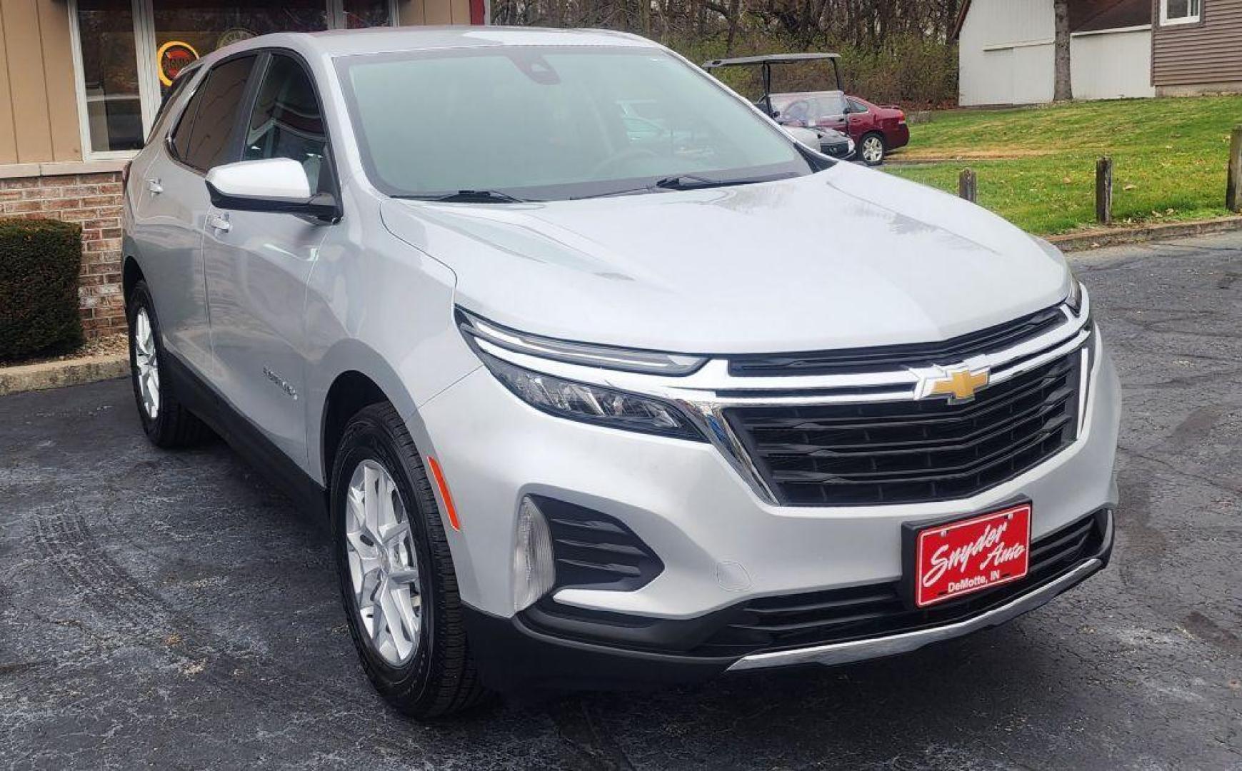 2022 SILVER CHEVROLET EQUINOX LT - FWD (3GNAXKEV4NL) with an 1.5L engine, Automatic transmission, located at 101 S. Halleck St., DeMotte, 46310, (219) 987-2922, 41.202343, -87.198189 - Photo#1