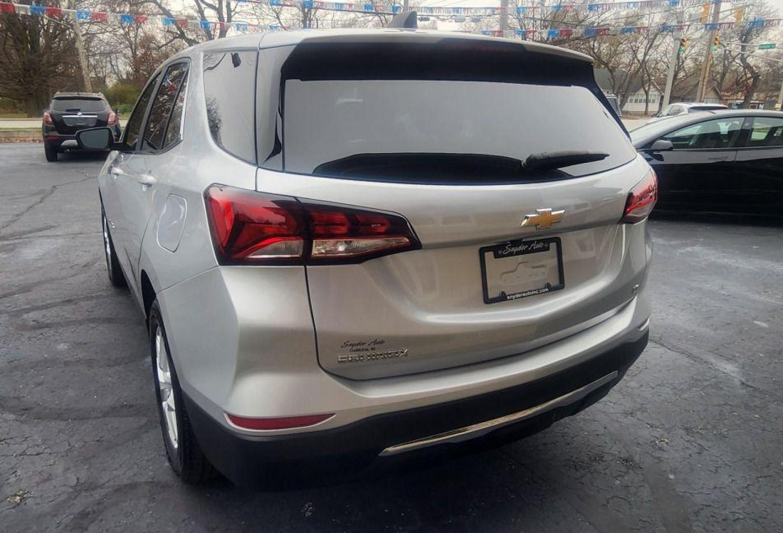 2022 SILVER CHEVROLET EQUINOX LT - FWD (3GNAXKEV4NL) with an 1.5L engine, Automatic transmission, located at 101 S. Halleck St., DeMotte, 46310, (219) 987-2922, 41.202343, -87.198189 - Photo#3