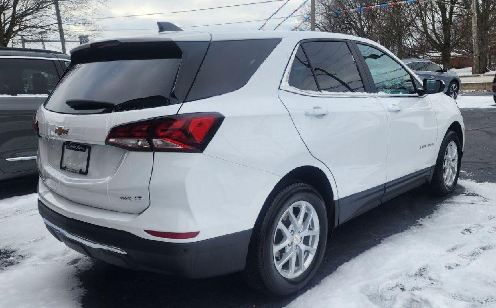 2022 WHITE CHEVROLET EQUINOX LT - AWD (3GNAXUEV1NL) with an 1.5L engine, Automatic transmission, located at 101 S. Halleck St., DeMotte, 46310, (219) 987-2922, 41.202343, -87.198189 - Photo#2