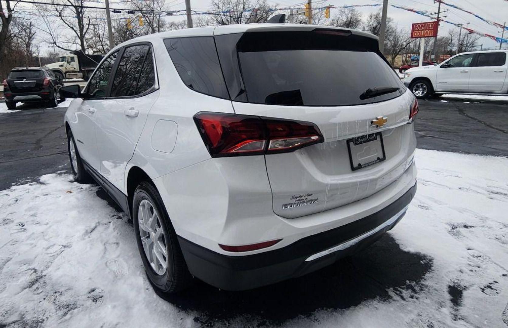 2022 WHITE CHEVROLET EQUINOX LT - AWD (3GNAXUEV1NL) with an 1.5L engine, Automatic transmission, located at 101 S. Halleck St., DeMotte, 46310, (219) 987-2922, 41.202343, -87.198189 - Photo#3