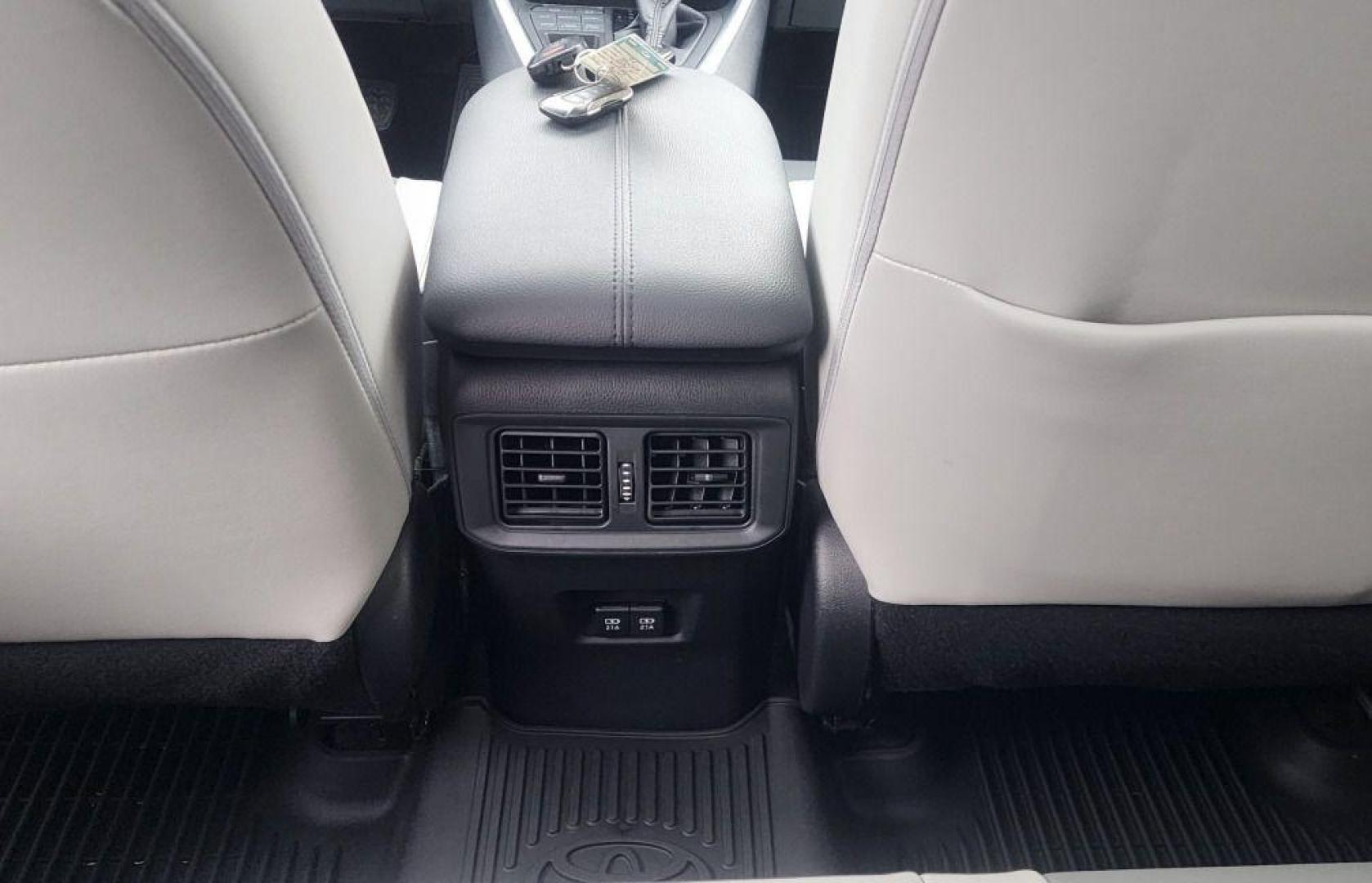 2021 BURGUN TOYOTA RAV4 XLE PREMIUM - AWD (2T3A1RFV6MW) with an 2.5L engine, Automatic transmission, located at 101 S. Halleck St., DeMotte, 46310, (219) 987-2922, 41.202343, -87.198189 - Photo#20