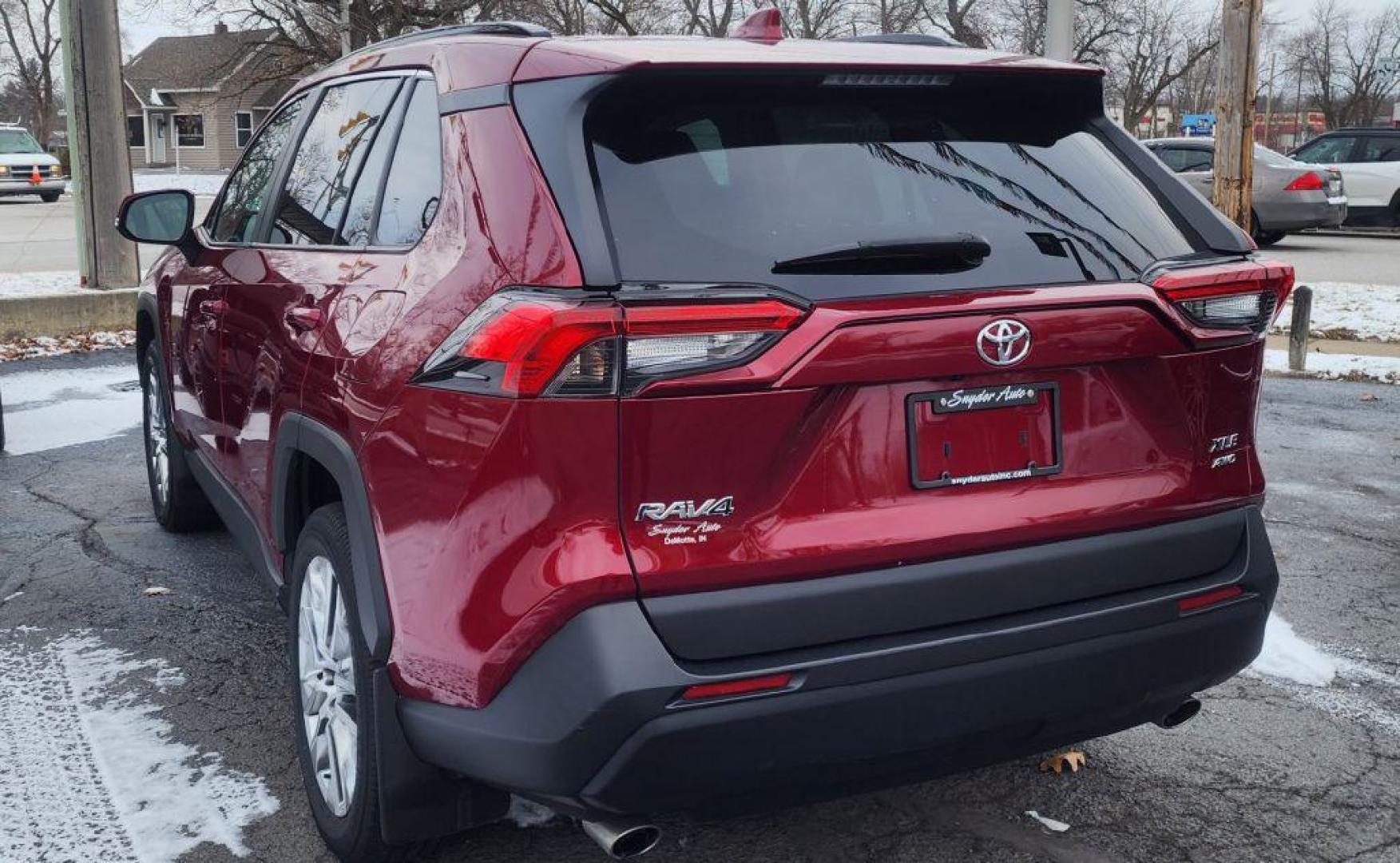 2021 BURGUN TOYOTA RAV4 XLE PREMIUM - AWD (2T3A1RFV6MW) with an 2.5L engine, Automatic transmission, located at 101 S. Halleck St., DeMotte, 46310, (219) 987-2922, 41.202343, -87.198189 - Photo#3