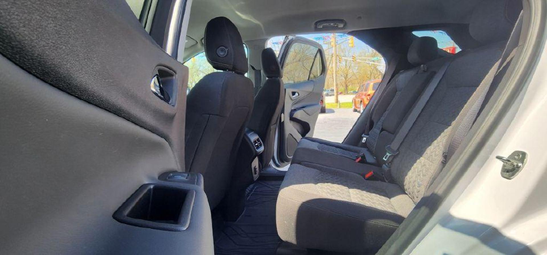 2022 WHITE CHEVROLET EQUINOX LT - AWD (3GNAXUEV6NL) with an 1.5L engine, Automatic transmission, located at 101 S. Halleck St., DeMotte, 46310, (219) 987-2922, 41.202343, -87.198189 - Photo#5