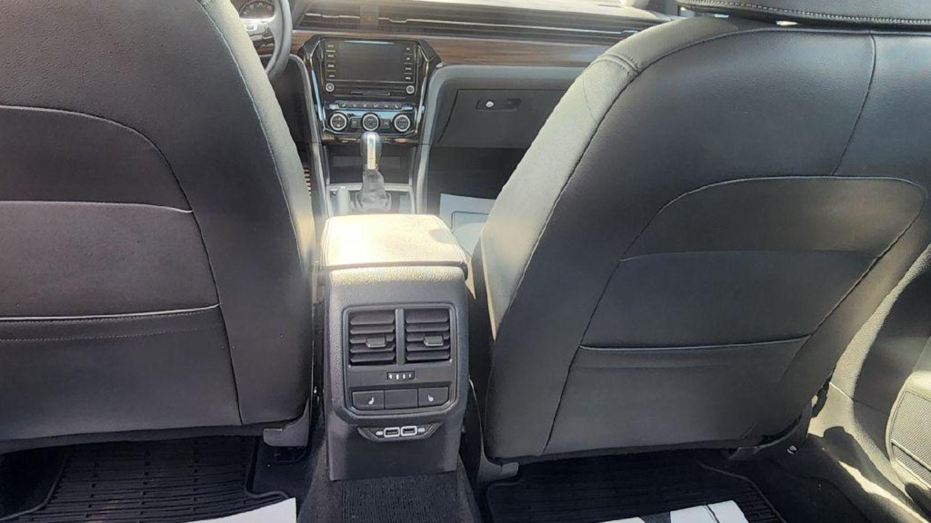2020 BURGUN VOLKSWAGEN PASSAT SEL - FWD (1VWCA7A39LC) with an 2.0L engine, Automatic transmission, located at 101 S. Halleck St., DeMotte, 46310, (219) 987-2922, 41.202343, -87.198189 - Photo#24